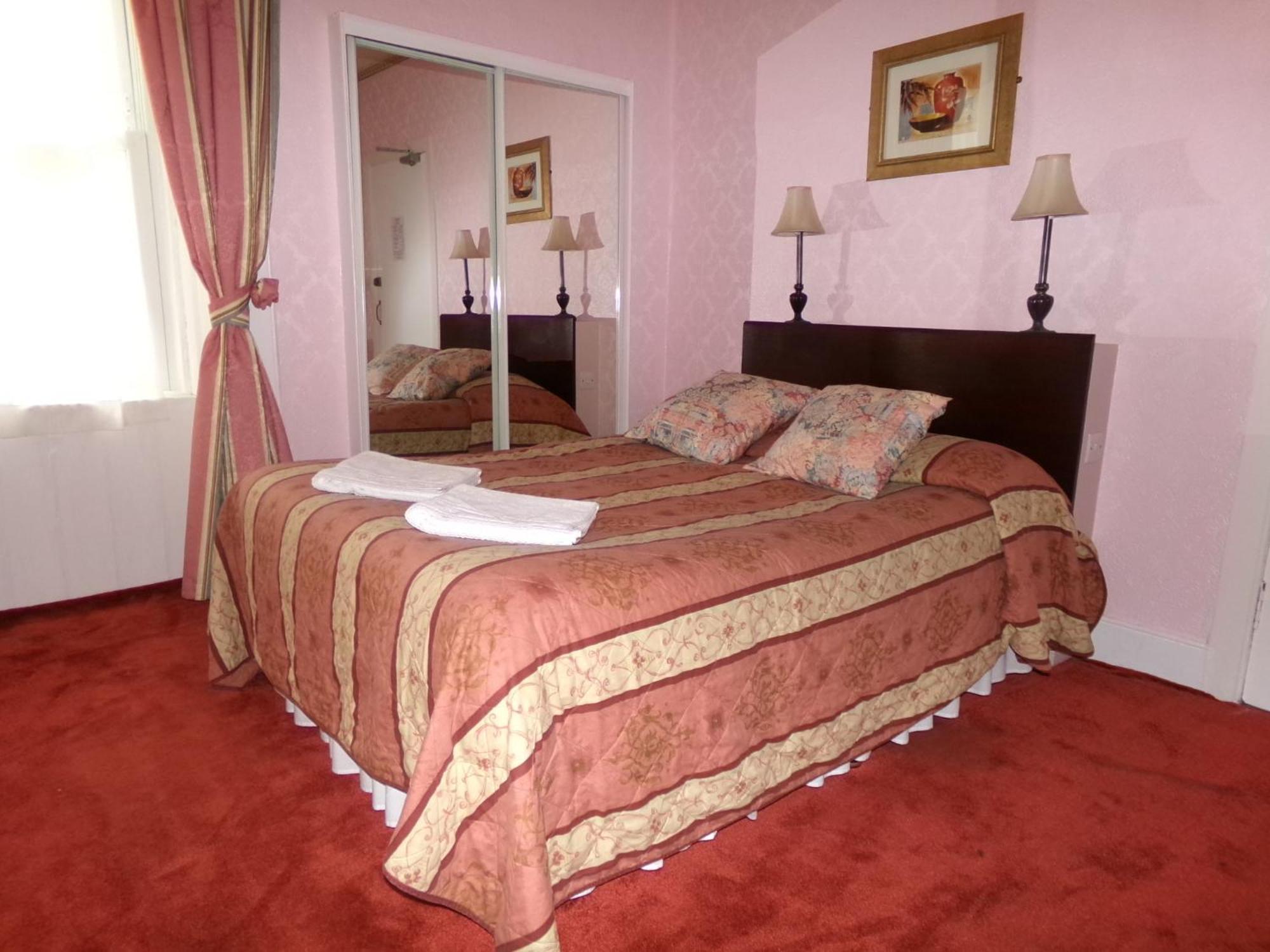 Pensión Averon 3*